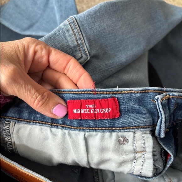 Lucky Brand Sweet Mid Rise Kick Crop Jeans Woman’s Raw Hem Denim Size 4/27 - Picture 4 of 8